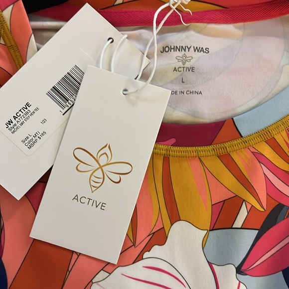 Johnny Was Active large Rachel May step hem tee.  - Picture 3 of 5